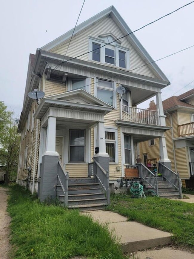Building Photo - 2010-2014 W Pierce St Unit 2014 W Pierce St