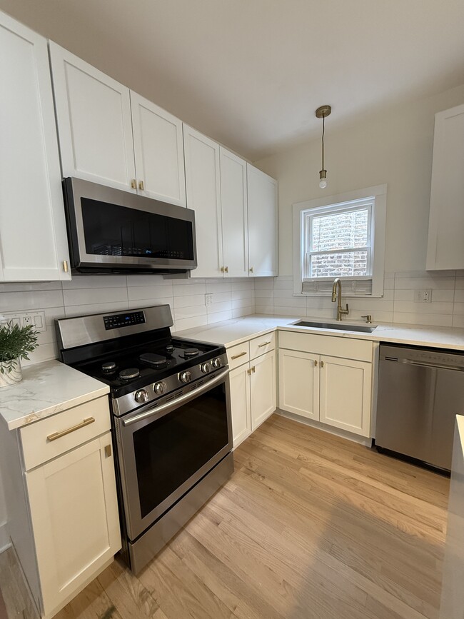 Building Photo - 5232 W Montana St Unit 2