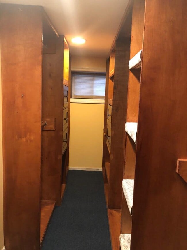 Photo - 16803 Jamaica Ave