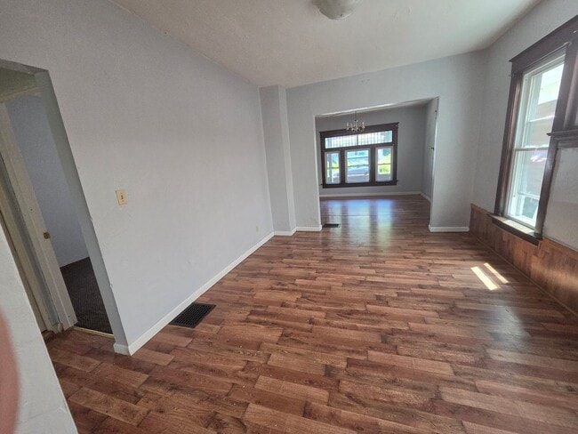 1046 E 4th St Unit 1046 E 4th St