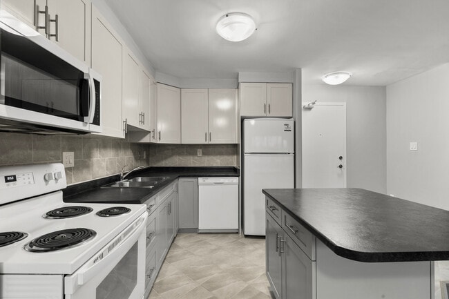 Photo - 473 Linwell Rd