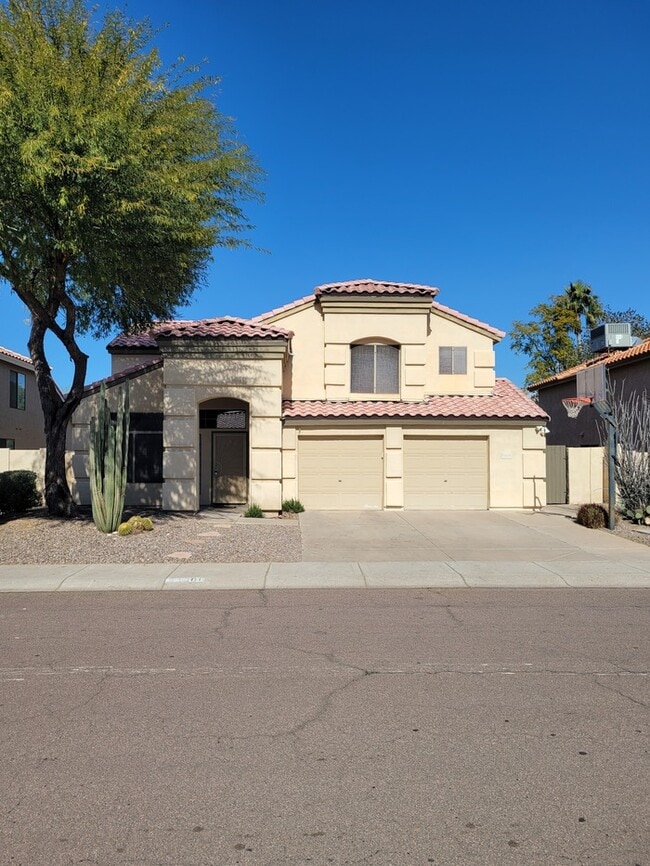 Building Photo - Two story 4/3 for rent in NE Phoenix