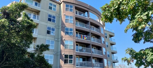Building Photo - 530 Melrose Ave E Unit 403