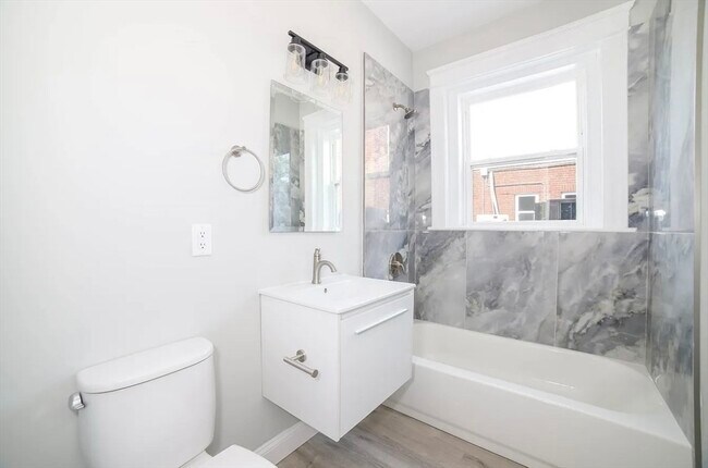 Photo - 566-572-572 Main St Unidad 201