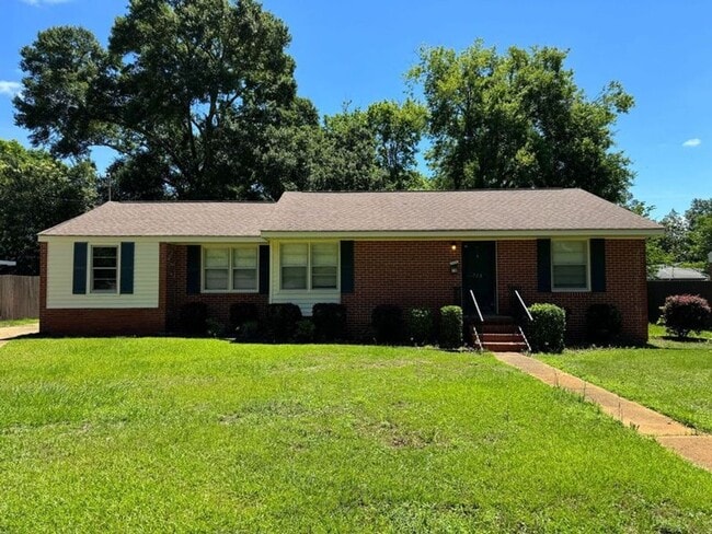 BRICK & BEAUTIFUL! 3 Bedroom MOVE IN READY - BRICK & BEAUTIFUL! 3 Bedroom MOVE IN READY House