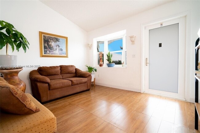 Photo - 8844 NW 113th St