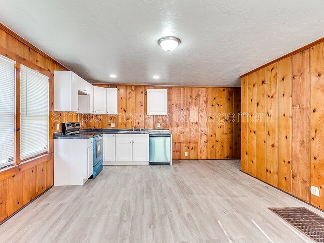 Photo - 912 NW 98th St Unit Garage Apt.