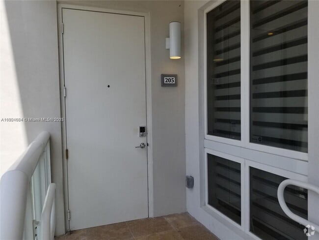 Building Photo - 10305 NW 63rd Terrace Unit 205 Rental