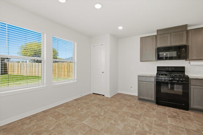 1228 Haverford Ln