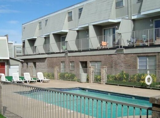 Maple 400 - Maple 500 Apartments