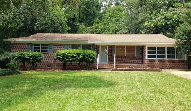 Building Photo - Charming 4 bedroom home for rent close to hospitals with wood floors. Available early August 2026...