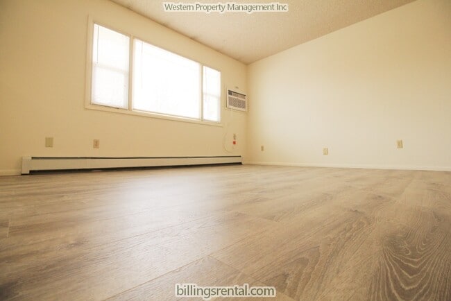 Living Room - 1217 Yellowstone Ave Unit #B