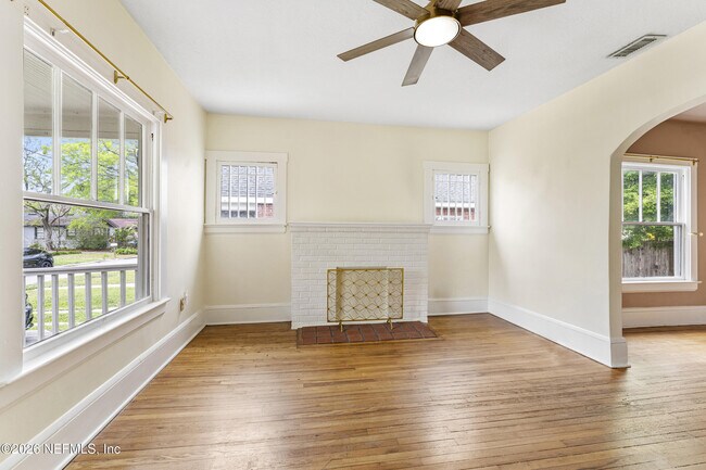 Photo - 4531 Attleboro St