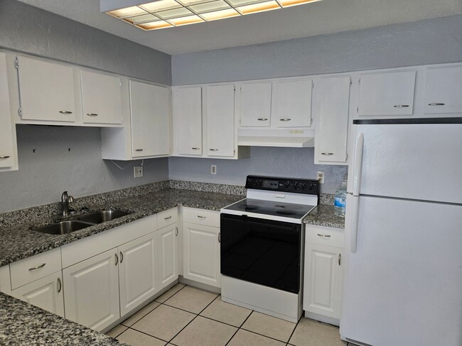 Photo - 1573 S Boundary St