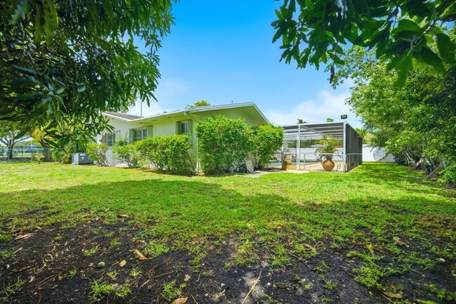 Building Photo - 321 E Chaminade Dr