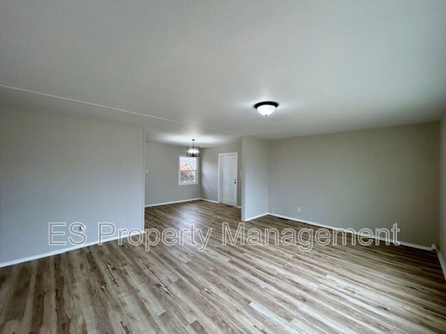 Photo - 4948 Patricia St