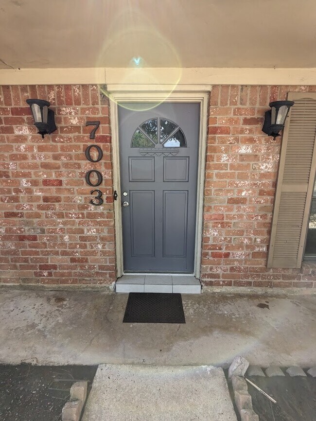 Photo - 7003 Livery Ln