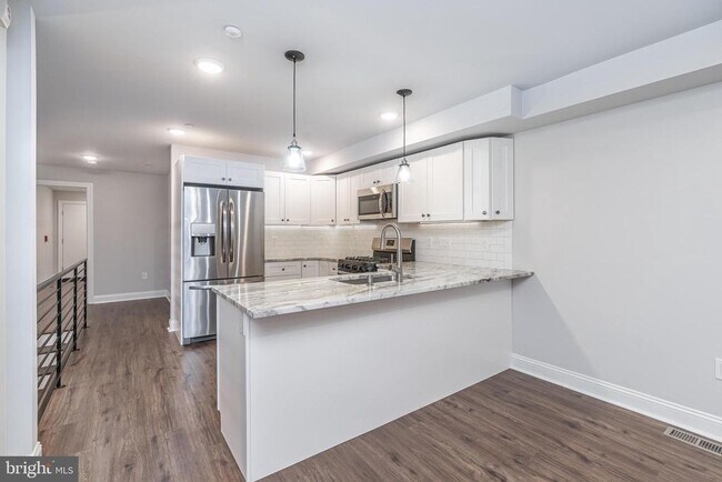 Photo - 2202 Christian St