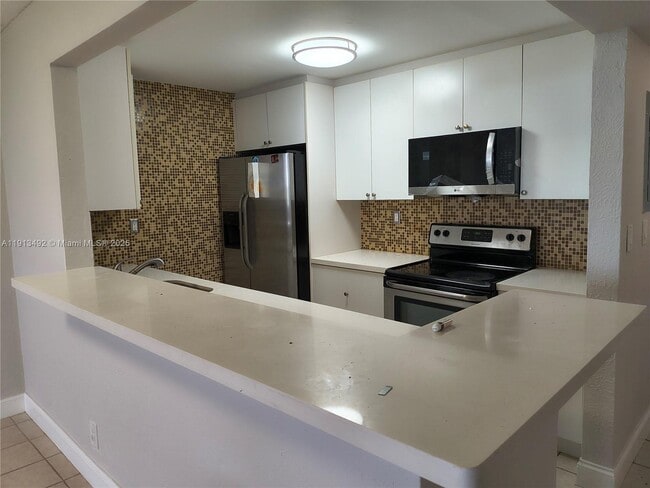 Building Photo - 9143 SW 77th Ave Unit B702