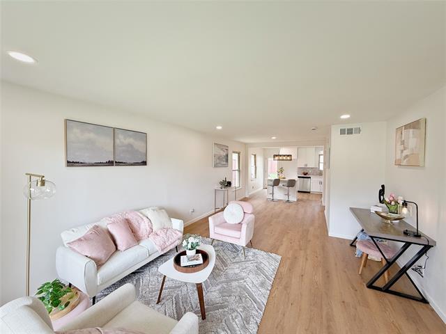 Photo - 700 Dumont Dr