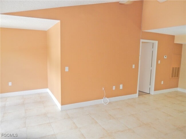 Building Photo - 12571 Equestrian Cir Unit 902
