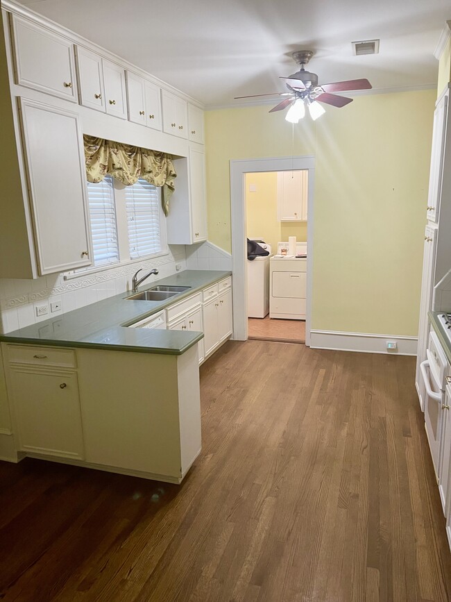 Photo - 654 Linden St