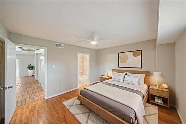 Building Photo - 8245 Kingsbrook Rd Unit 236