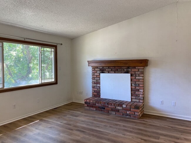 Photo - STUDENTS WELCOME! 4 Bed 3 Bath Home in West Ft Collins w/ Garage and Fenced Yard - Lawn Care Incl...