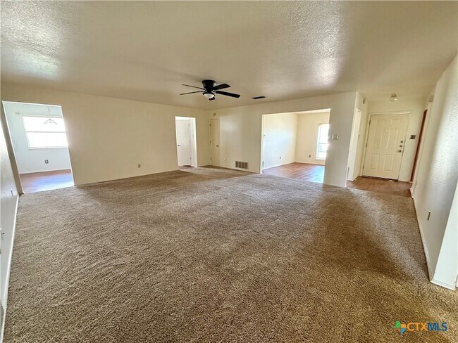Photo - 4504 Aspen Dr