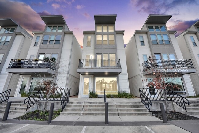 Building Photo - 18716 Centro Main St Unit A