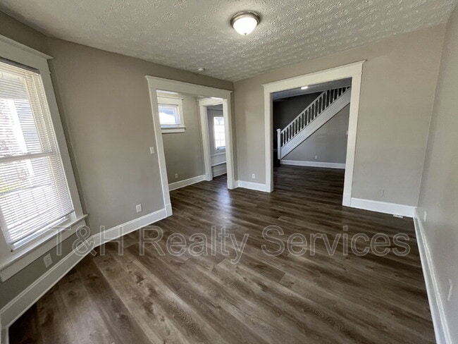 Photo - 512 E 33rd St