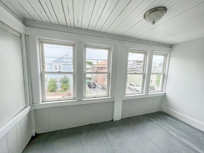 Building Photo - 62 Woods Ave Unit 2