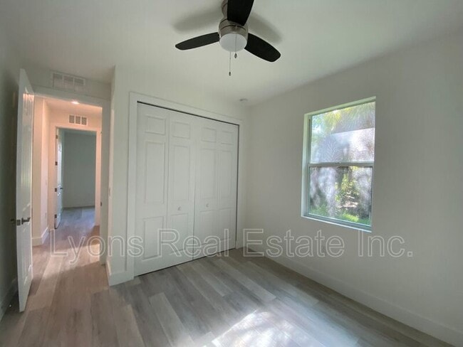 Photo - 2635 Starview Ave