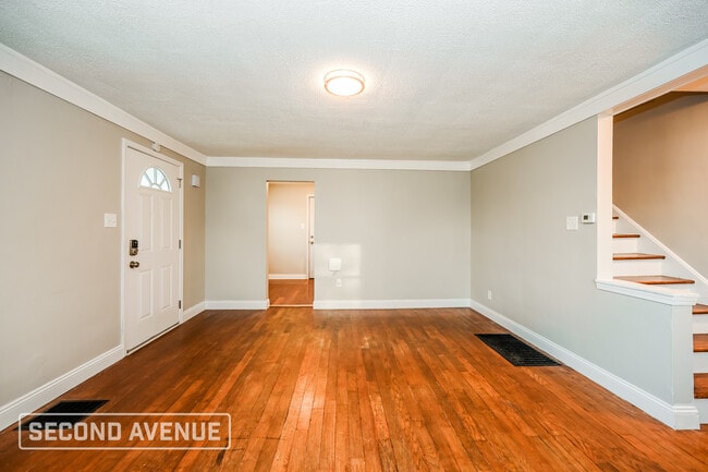 Photo - 5589 Raceview Ave