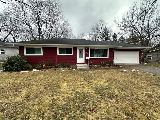 Four Bedroom Home in Battle Creek - Four Bedroom Home in Battle Creek