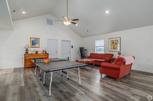 Monett Meadows (Sunset Villa Apartments)