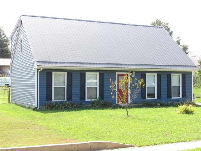 Building Photo - 4 Bedroom Home In Radcliff!