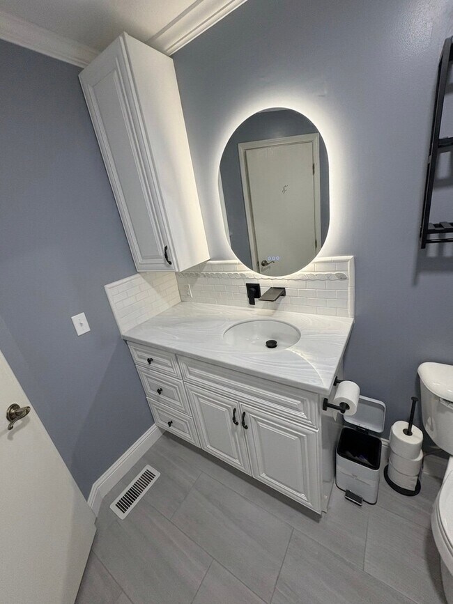 Photo - 2076 Oakcrest Cir