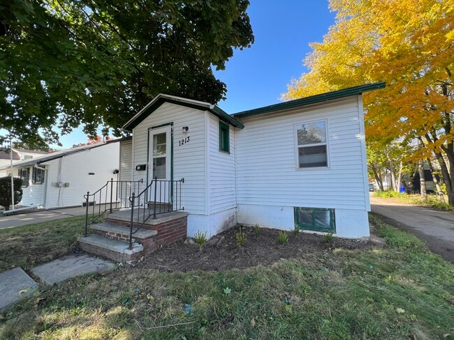 Building Photo - 1213 N Gillett St Unit 1213