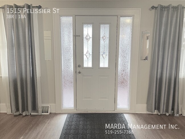 Photo - CHARMING 3 BED/1 BATH HOUSE DOWNTOWN WINDSOR + HYDRO, WATER & GAS!