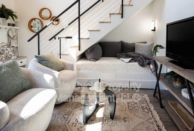 Photo - 151-153 E Clark St