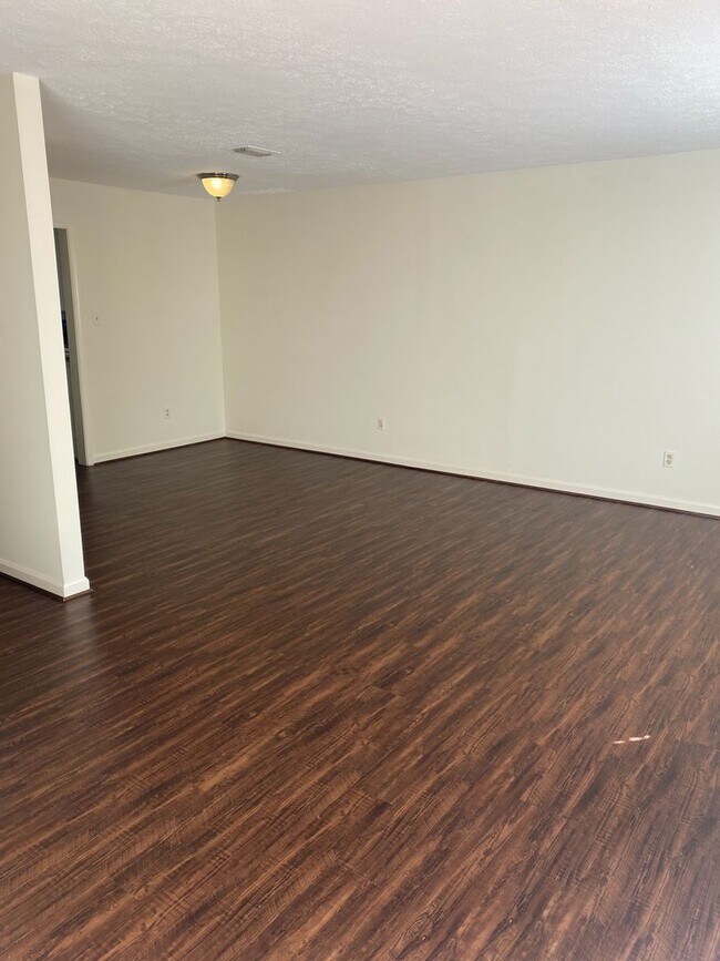 Photo - 3 Bed 2.5 Bath townhouse 5 minutes from Old Forest Rd.