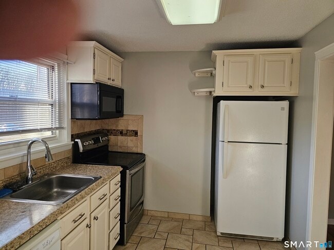 Photo - 494 Oak Ave Unit APT 33