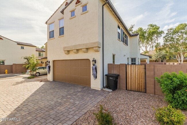 Photo - 1942 S Sycamore Pl