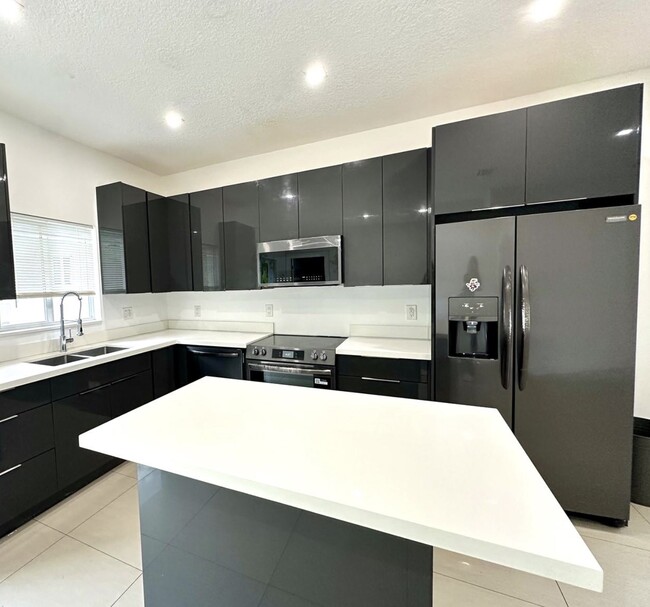 Photo - 14890 NE 10th Ave