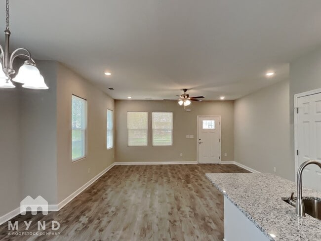 Photo - 444 Deaton St