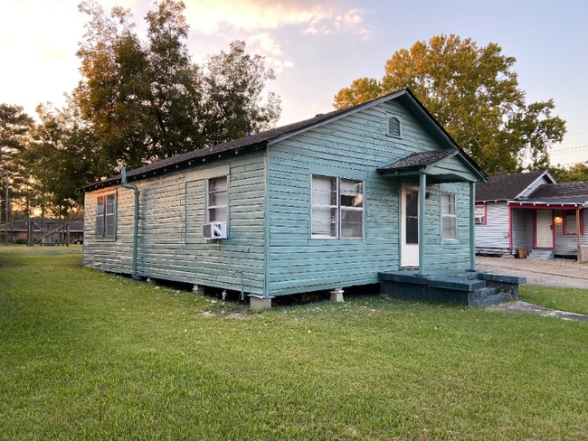 Photo - 1120 S Railroad Ave