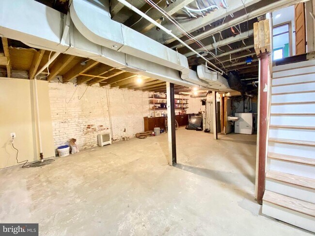 Photo - 140 Bryant St NW