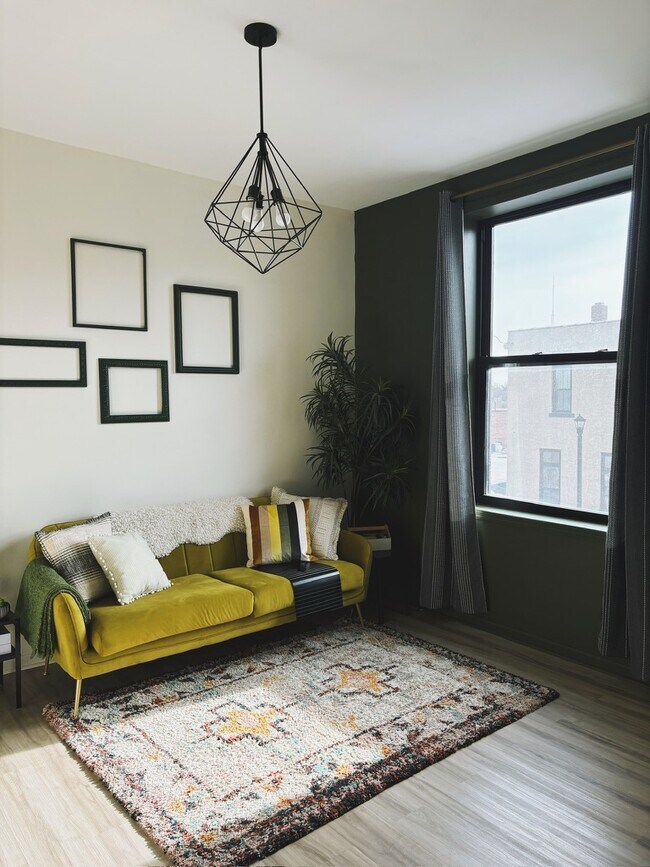 Photo - 100 State St N