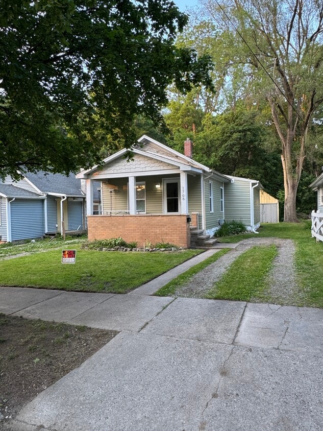 Photo - 1706 Indiana Ave (Lansing, MI)